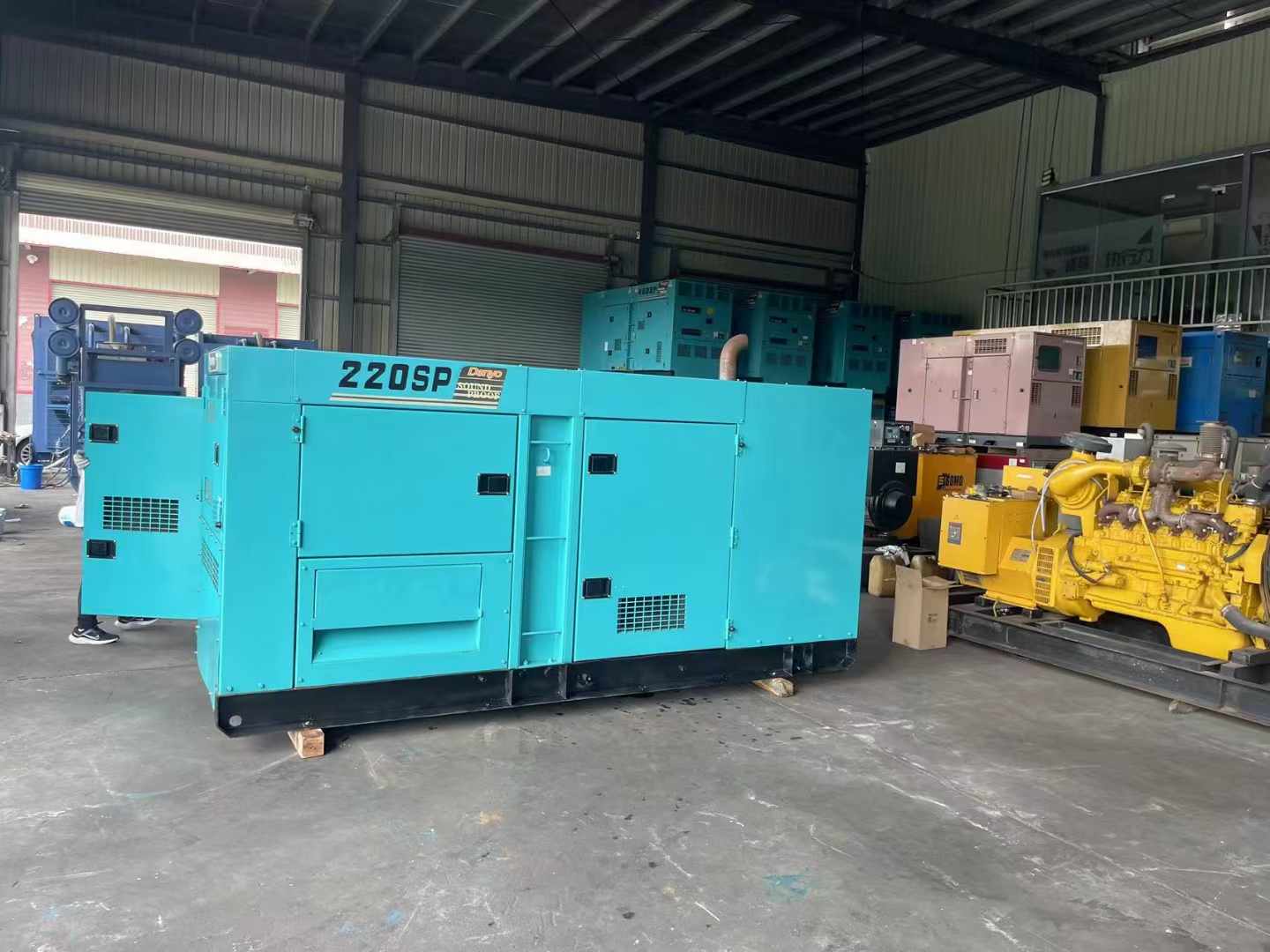 临高800kW 柴油发电机的输出电流波动范围是多少？